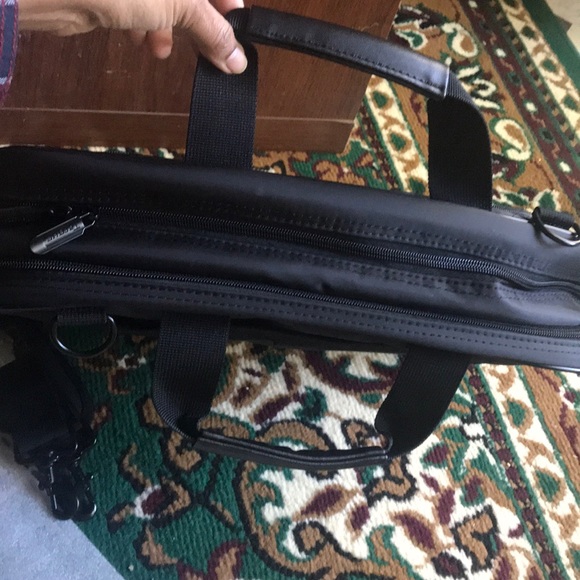 Targus padding laptop bag- black color - Picture 7 of 16